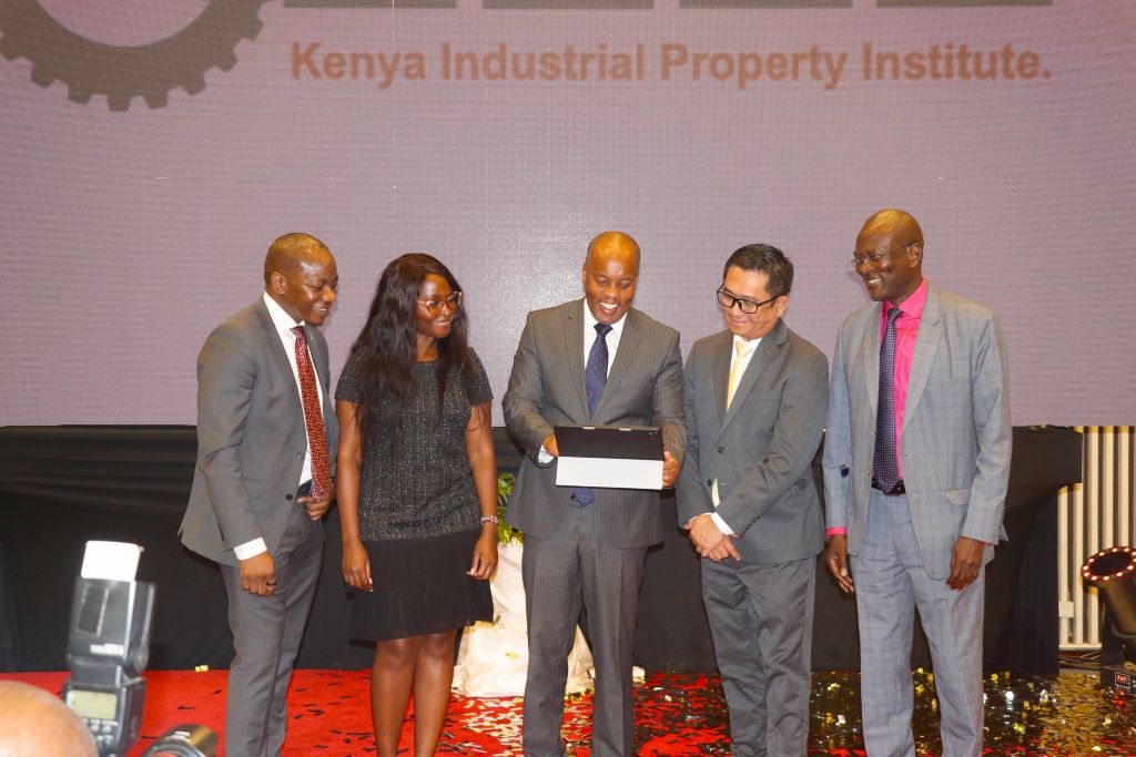 Photo Caption: Allan Kosgey (Centre), KIPI Board Chairman, demonstrating the features of the System to KIPI Board Member, Evelyn Mbaabu (2nd Left), MD John Onyango (Right) and WIPO's Gregory Sadyalunda (Left) and Jesus Antonio Ros (2nd Right), Expert, during the launch.